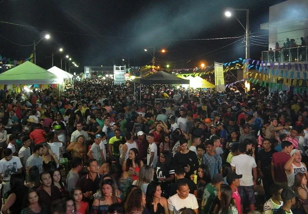 Festa de São João anima multidão em Picos 