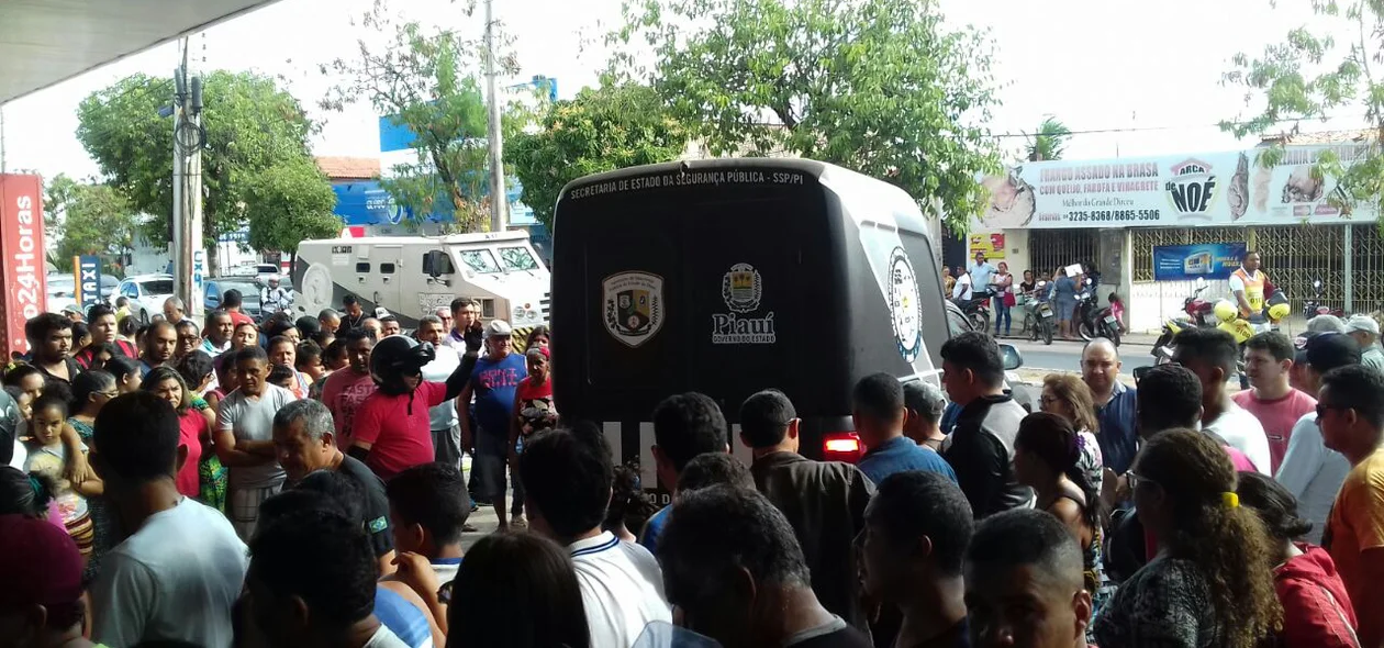Chegada da viatura do IML