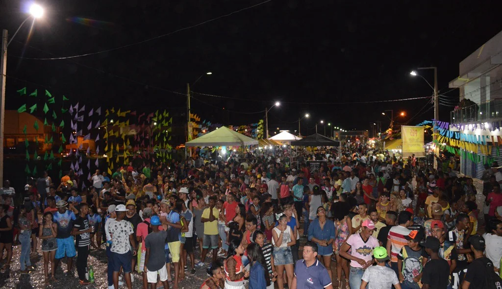Público lota avenida Beira Rio