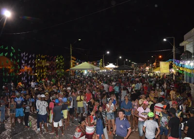 Público lota avenida Beira Rio