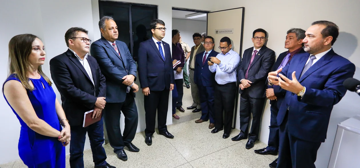 Autoridades participaram da visita