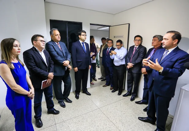 Autoridades participaram da visita