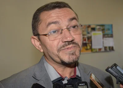 Padre Walmir garante que Controladora fica no cargo