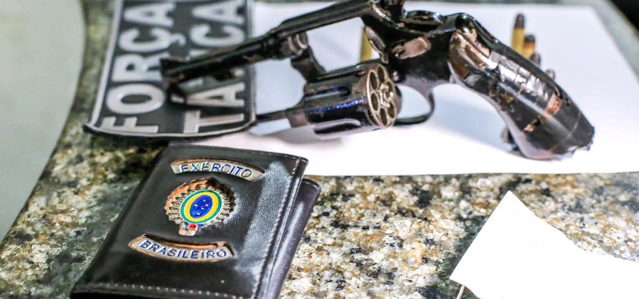 Material apreendido pela Força Tática do 11º batalhão da PM