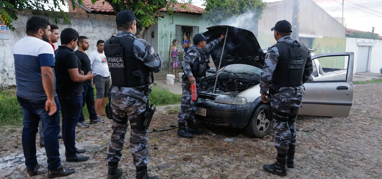 Polícia Militar ajudou a conter o fogo  