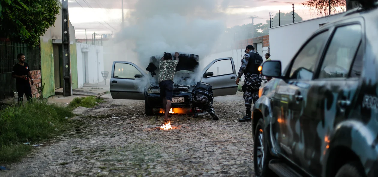 Policial usou o extintor