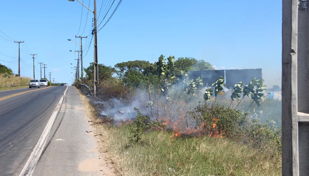 Populares que passavam pelo local ligaram para o 193