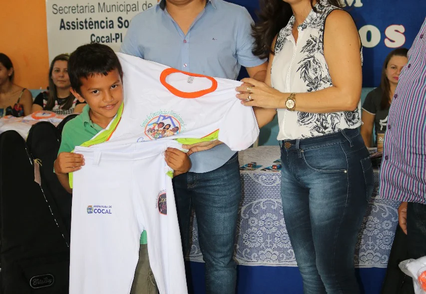 Alunos ganham novos uniformes 