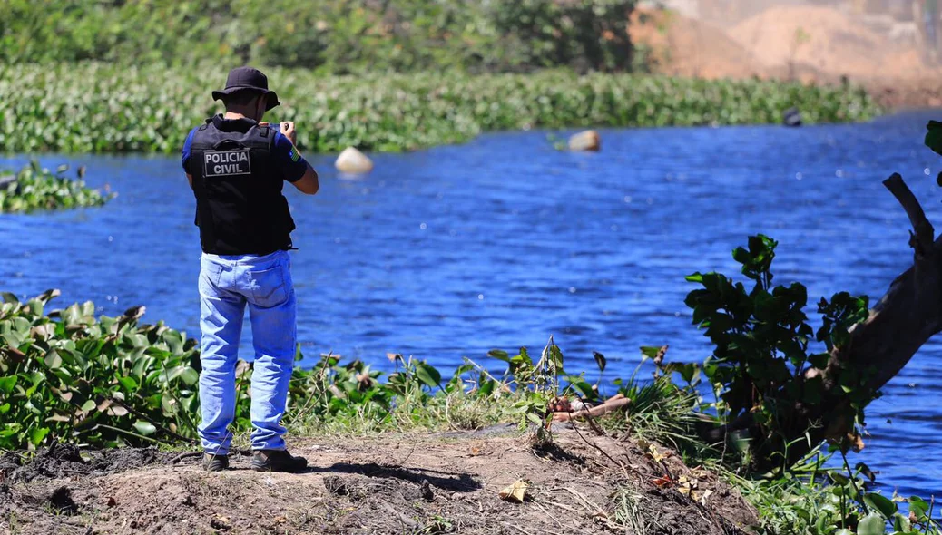 Polícia faz perícia no local