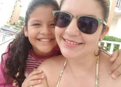 Sara Jane com a filha Alyria