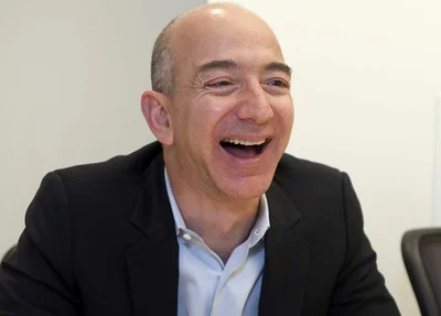 Jeff Bezos passa Bill Gates e se torna o mais rico do mundo