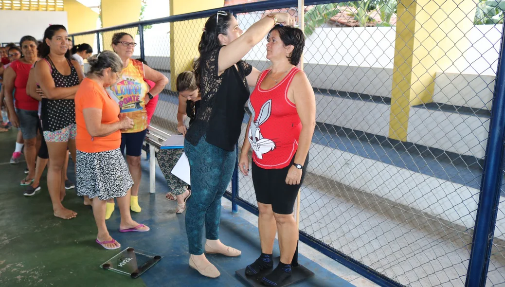 Medindo a altura das mulheres 