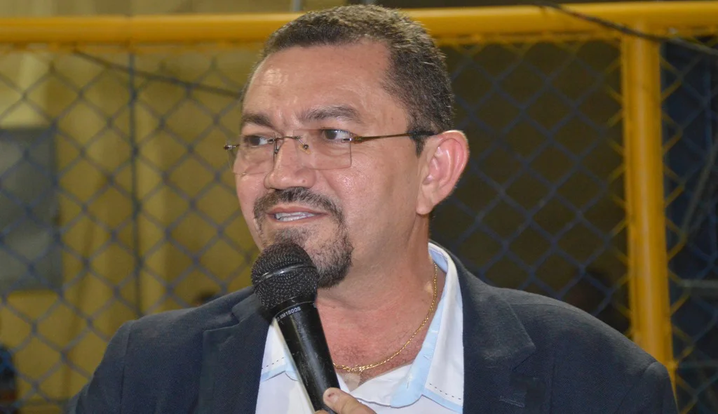 Padre Walmir convida o povo a participar do Salivag
