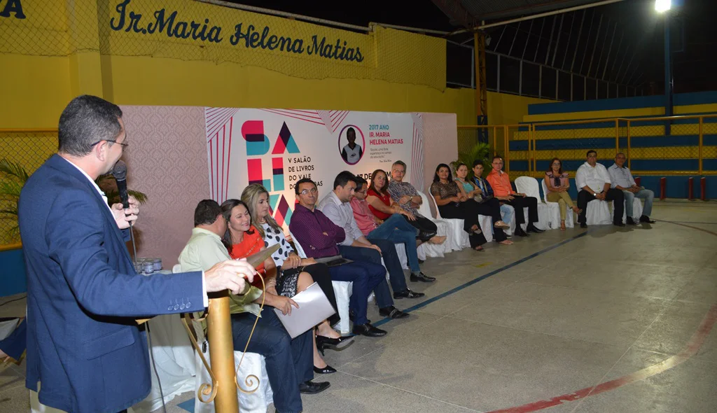 Prefeito Padre Walmir elogia homenageada Irmã Helena