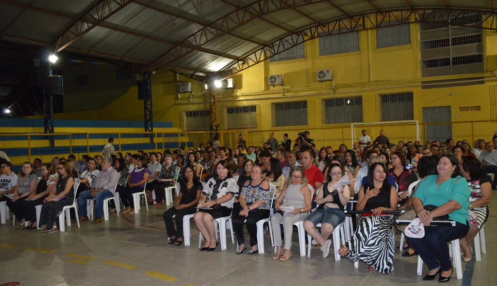 Público acompanha a solenidade