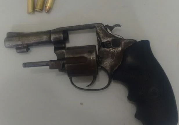 Menor estava com revólver calibre 32 e três munições
