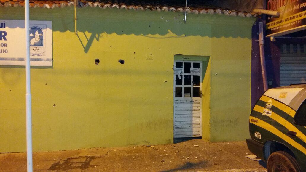 Companhia da Polícia Militar foi alvejada