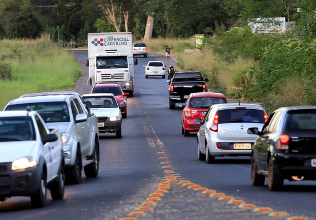 Trânsito na saída de Teresina
