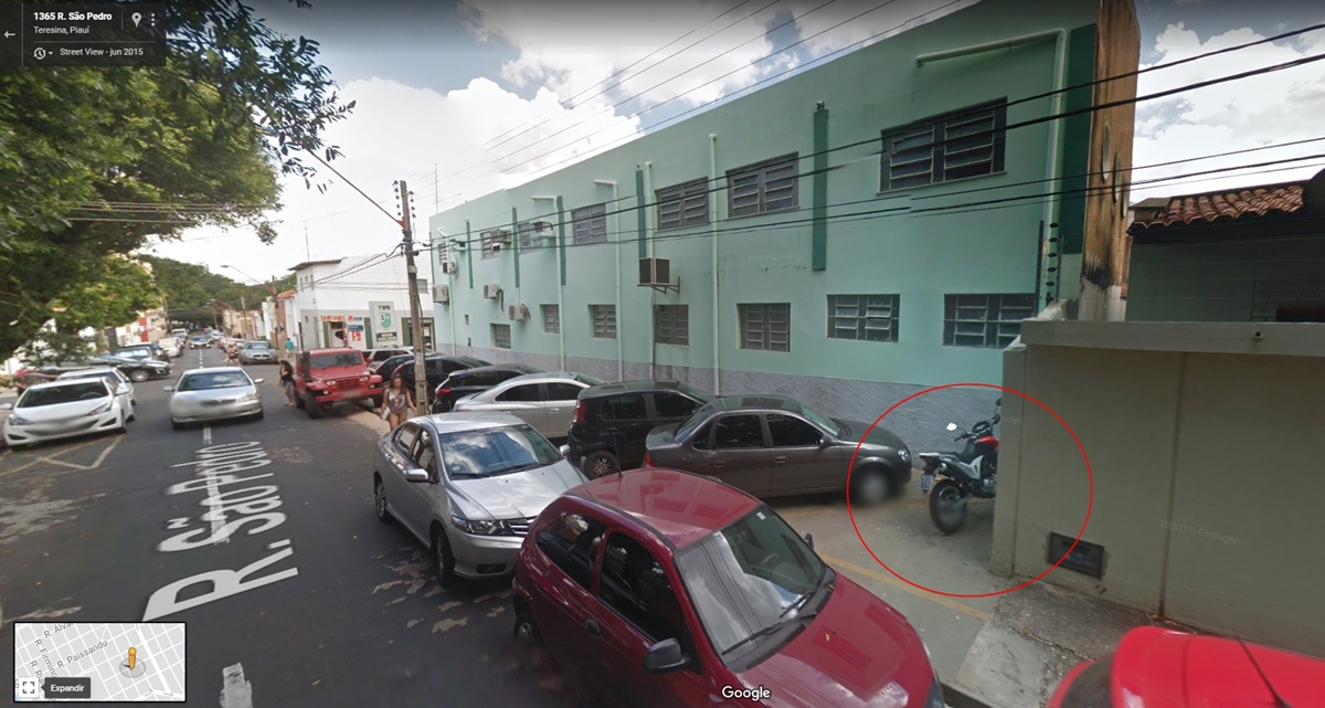Motocicleta no estacionamento do 1º Batalhão da Polícia Militar, no centro de Teresina