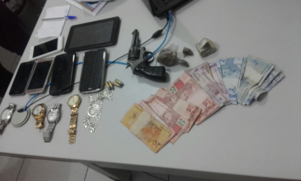 Objetos recuperados pela polícia