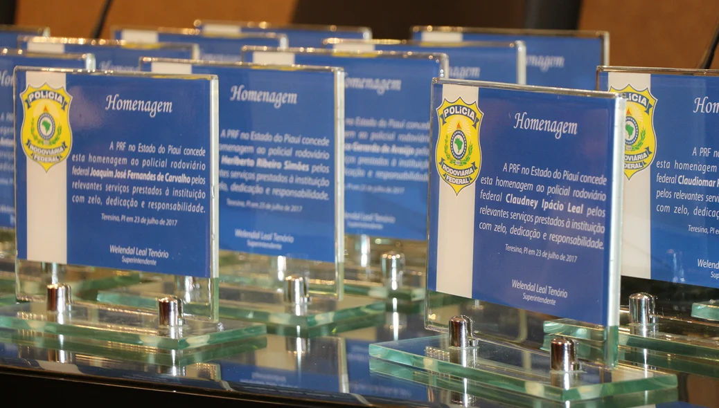 Placas entregues aos homenageados