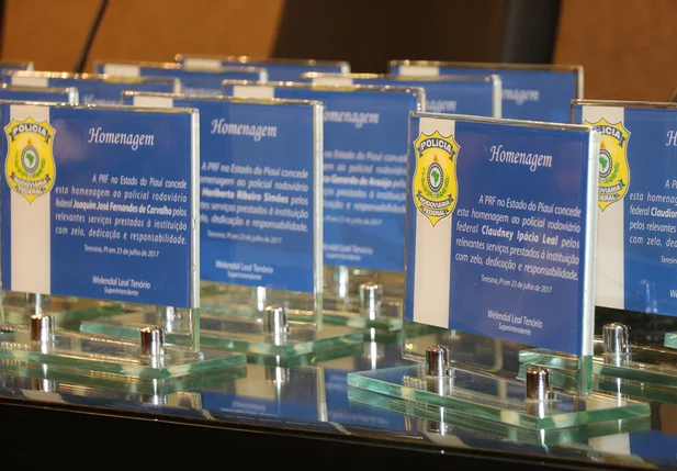 Placas entregues aos homenageados