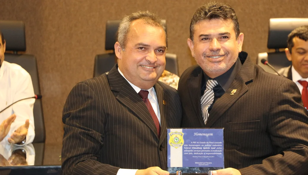 Um dos policiais homenageados