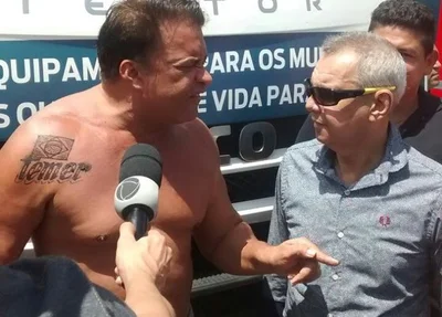 Deputado Wladimir Costa tatua nome de Temer no ombro direito