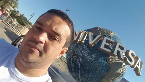 Empresário em viagem internacional