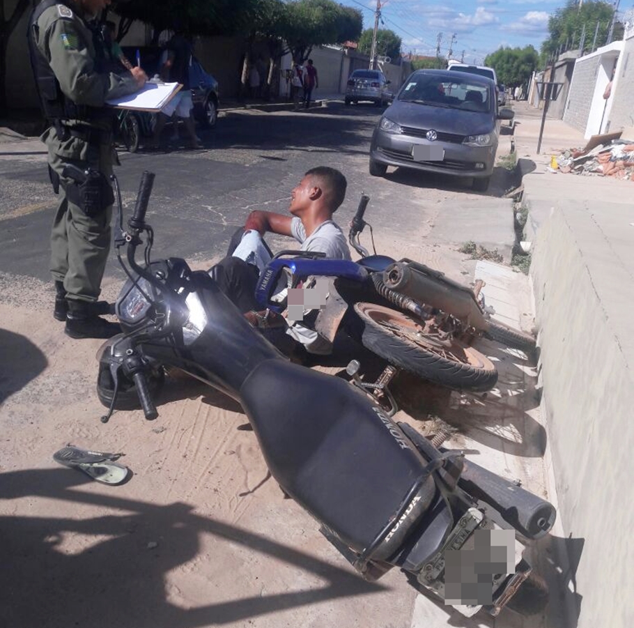 Local da abordagem e motos apreendidas 