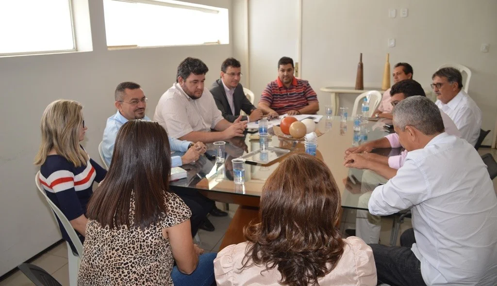 Vereadores da base se reúnem com o prefeito