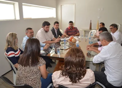 Vereadores da base se reúnem com o prefeito