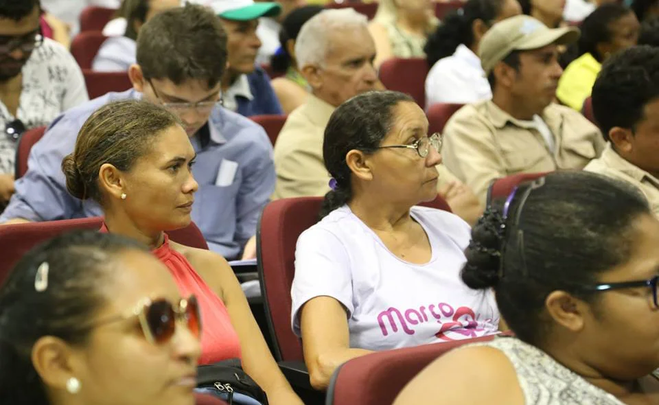Profissionais participam de treinamento 