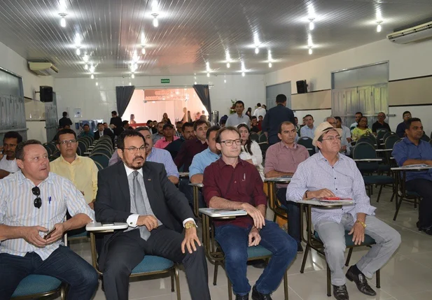 Prefeitos se reúnem em Picos para debater municipalismo