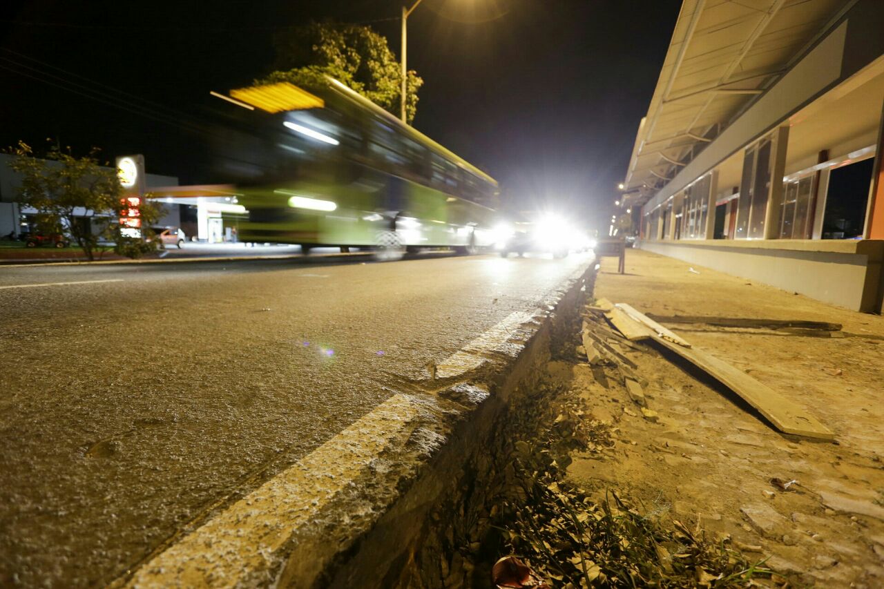 Desnível na parada de ônibus