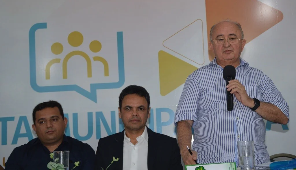 Júlio César enumera projetos em defesa dos municípios