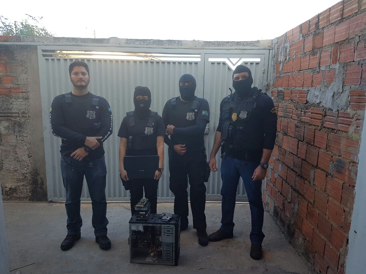 Polícia prende duas pessoas acusadas de estupro virtual