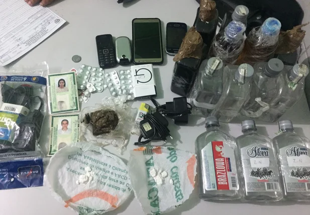 Material que seria jogado para dentro da penitenciária 