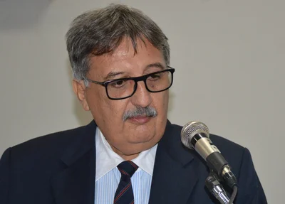 Carlos Luís (PSDB) pede licença por 121 dias.
