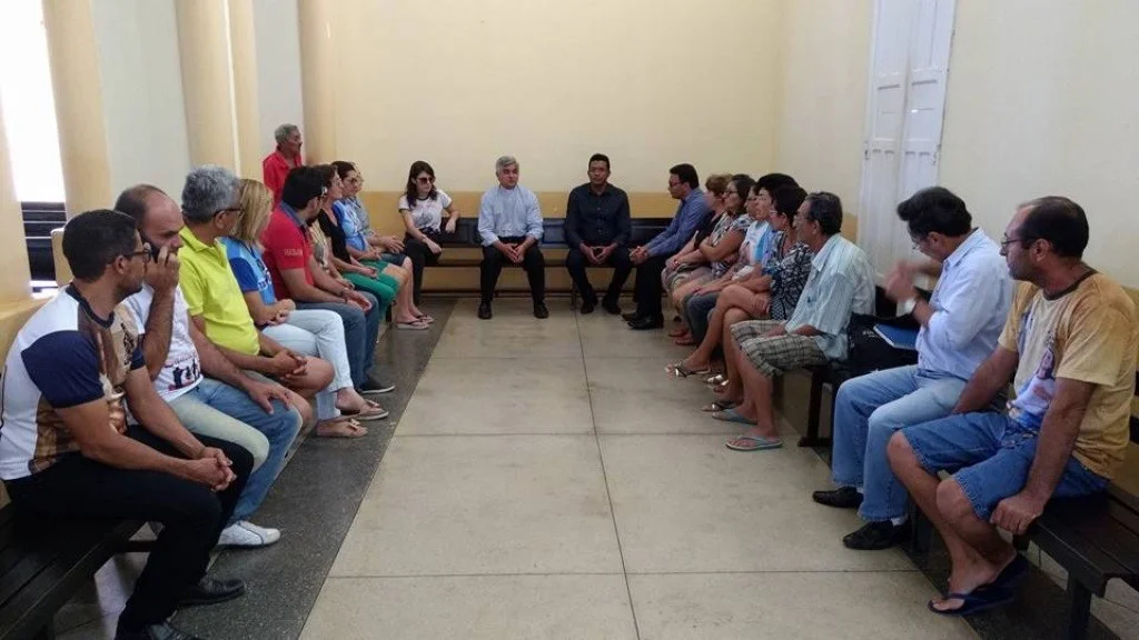 Dom Plínio reunido com membros dos conselhos de pastorais