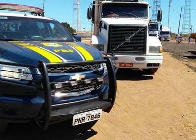 PRF apreende caminhão que transportava madeira ilegalmente em Picos