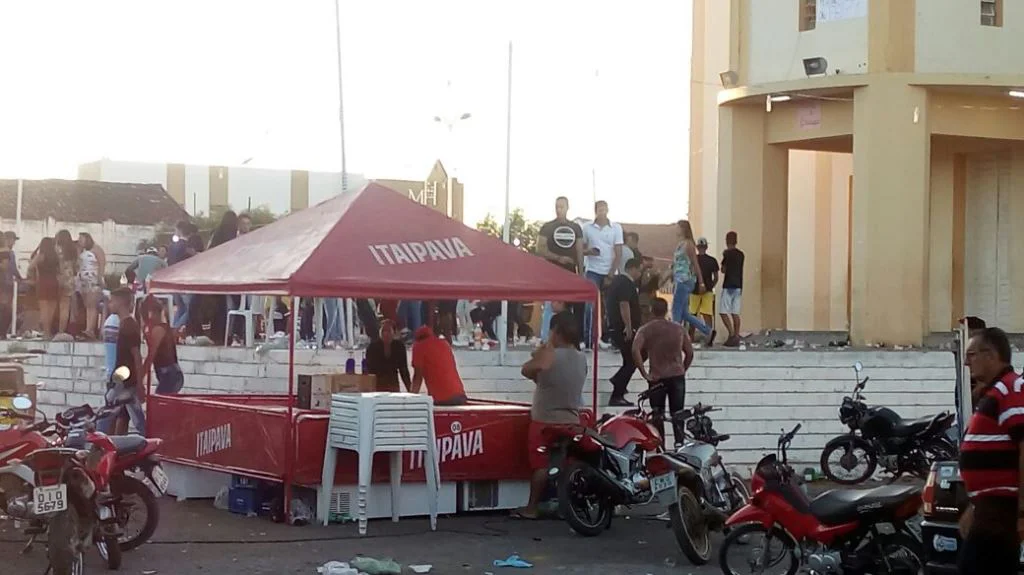 Visão do patamar da igreja no final da festa da Prefeitura