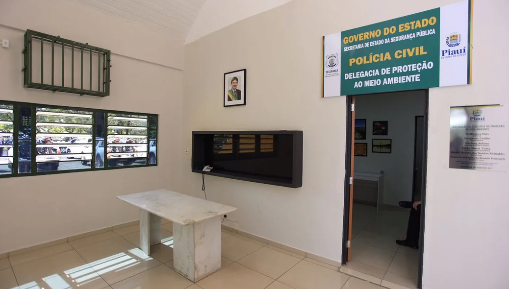 Espaço interno da delegacia Especializada de Proteção ao Meio Ambiente 
