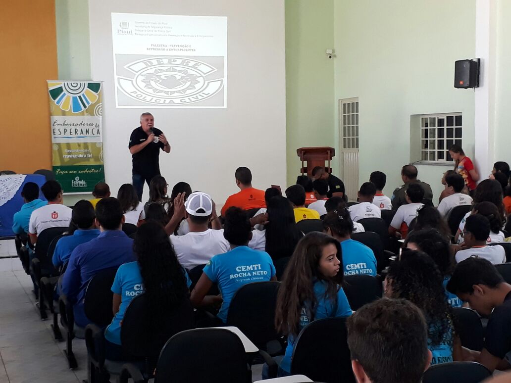 Delegado Menandro Pedro ministra palestra sobre prevenção às drogas