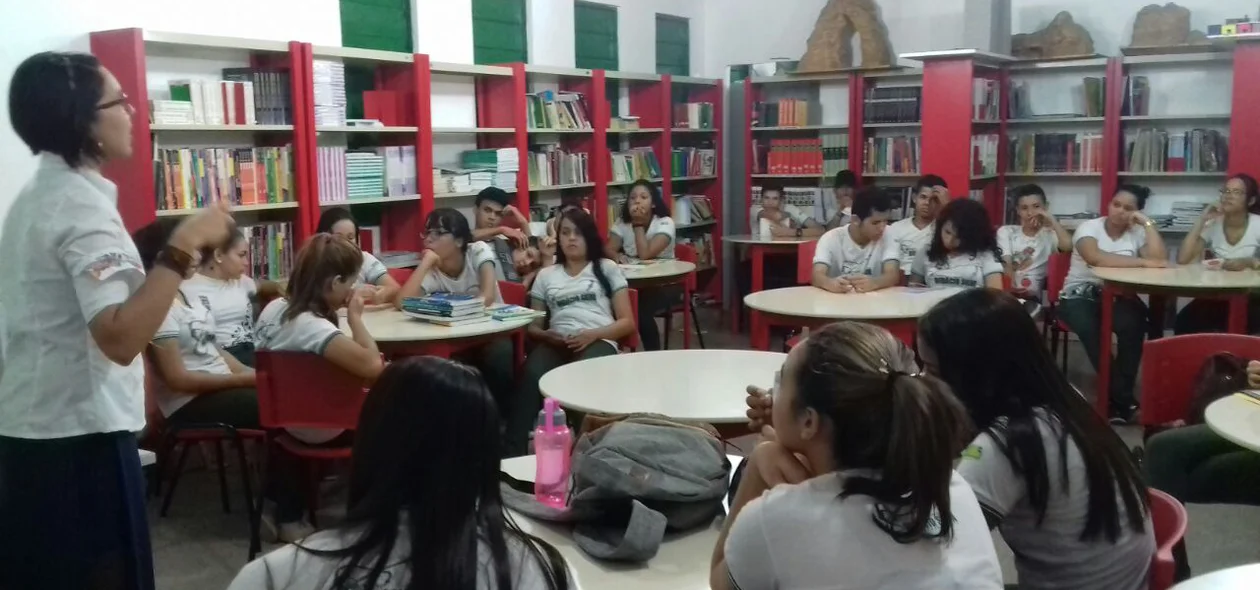 Escola de Famílias - Encontros semanais com alunos da Escola Didácio Silva