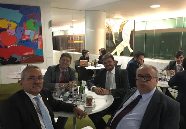 Wilson com os deputados Rodrigo Martins, Átila Lira e Heráclito Fortes 