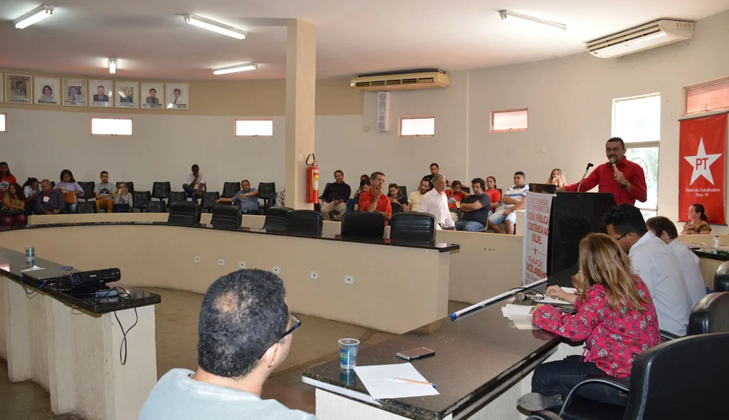 Encontro foi realizado no plenário da Câmara Municipal de Picos