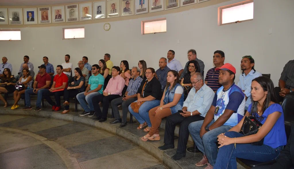 Amigos e correligionários prestigiam posse de Antônio Moura