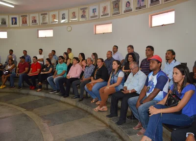 Amigos e correligionários prestigiam posse de Antônio Moura