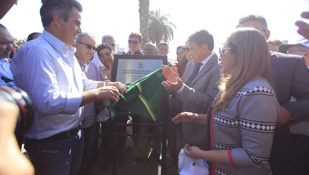 Autoridades em inauguração